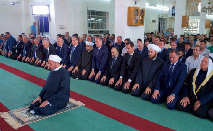 Syria's Assad in Rare Appearance for Eid Prayers