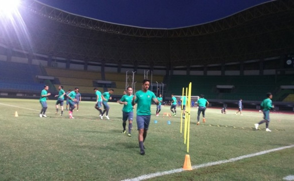 Suasanan latihan TImnas senior Indonesia di Stadion Patriot Chandrabaga, Bekasi, Kamis (31/8) lalu (MTVN/Rendy Renuki H)