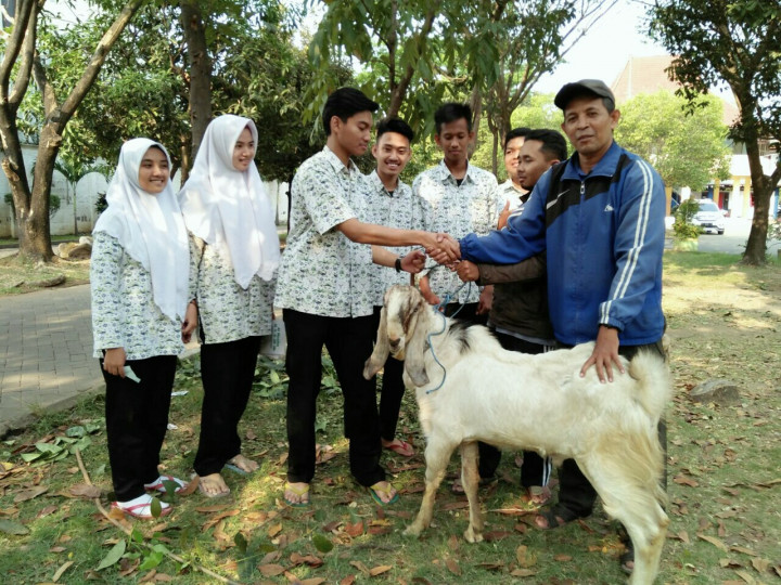 Siswa Sidoarjo Berkurban dari Hasil Infak