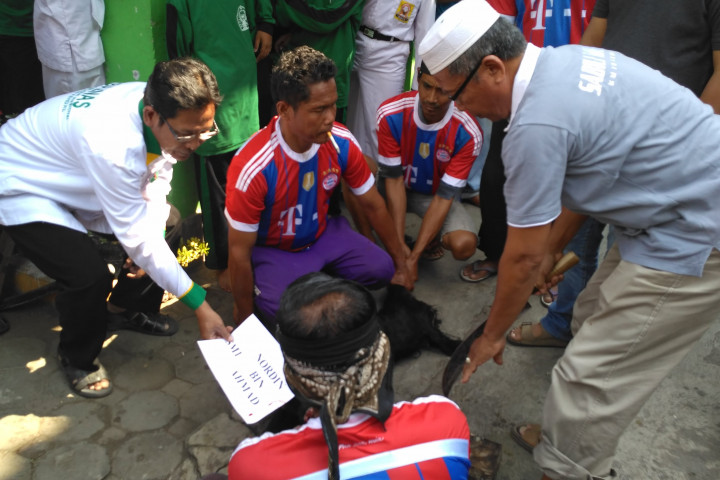 Kurbankan 200 Kambing, Muslim Singapura Mendatangi Masjid Kendal