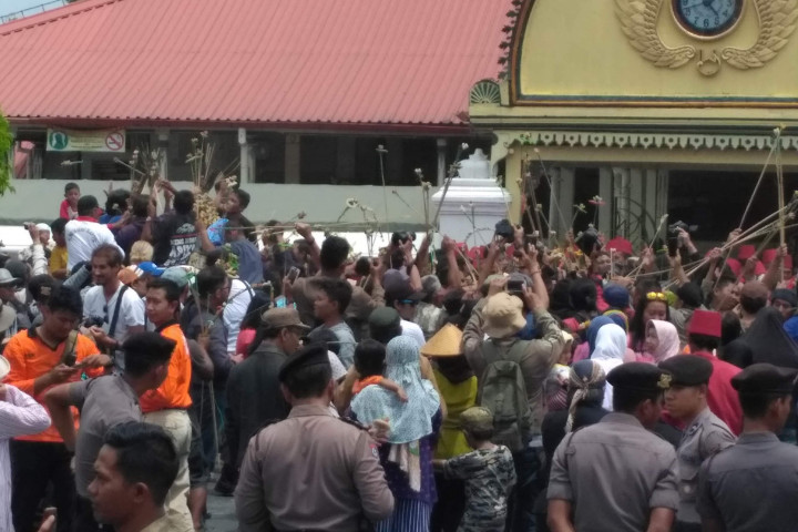 <i>Gunungan Grebeg</i> Dipercaya Lancarkan Rejeki dan Panjangkan Umur