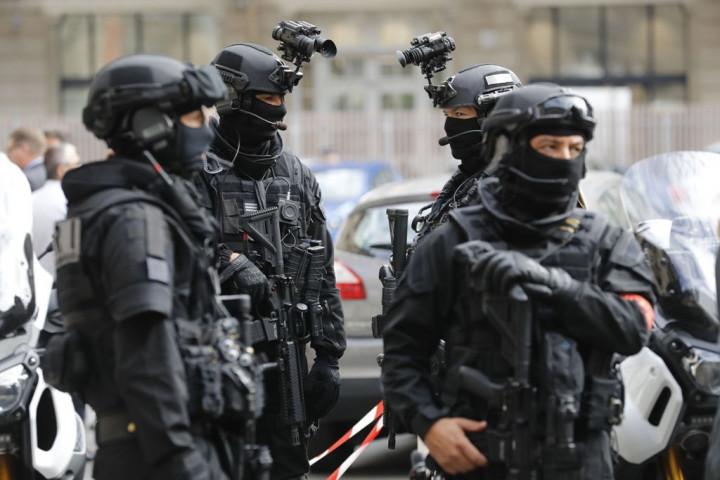 Peringatan Teror Muncul di Paris, Turis Terperangkap