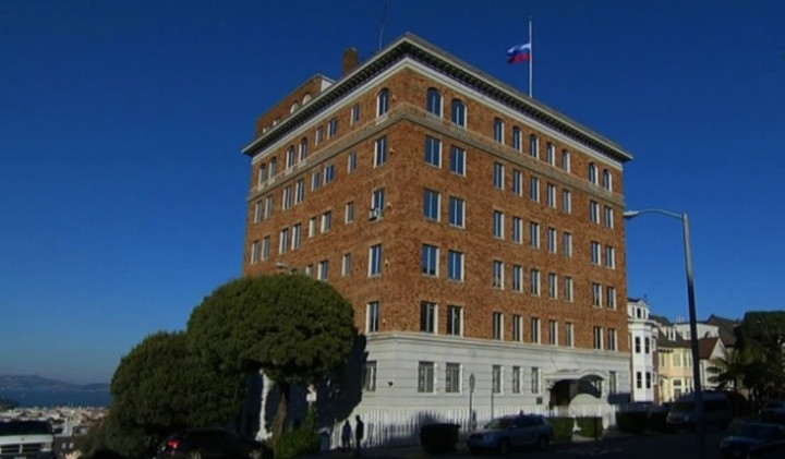 Pegawai Kosongkan Konsulat Rusia di San Francisco