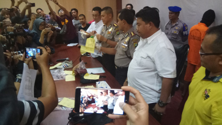 Polres Metro Bekasi Tangkap Pelaku Pelempar Suar di Stadion Bekasi