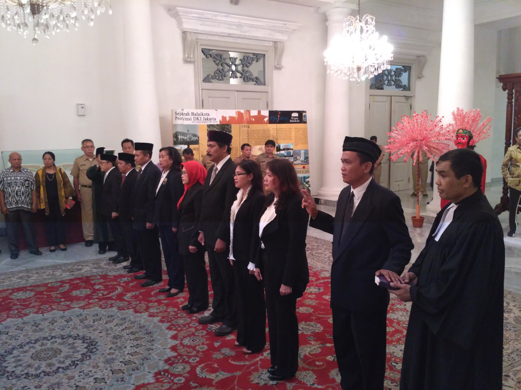 Anggota Badan Penyelesaian Sengketa Konsumen (BPSK) Provinsi DKI Jakarta periode 2017-2022 dilantik Gubernur DKI Jakarta Djarot Saiful Hidayat. Foto: MTVN/Nur Azizah