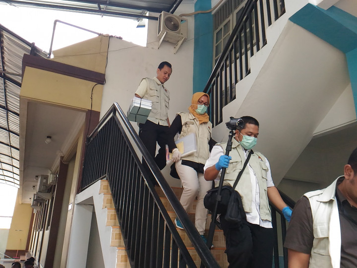 KPK Geledah Ruangan Kepala KSOP Tanjung Emas