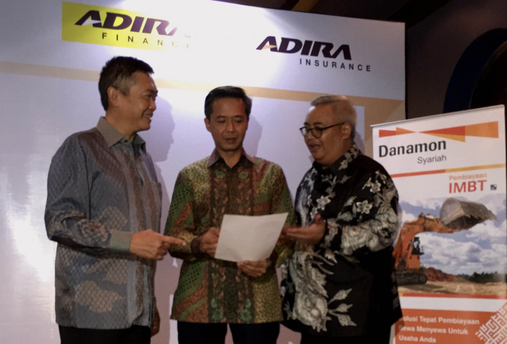 Direktur Utama Adira Finance Hafid Hadeli (kiri). MI/Mohhamad Irfan. 