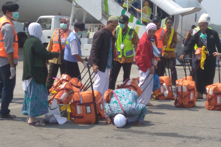 Tiba di Tanah Air, Jemaah Haji Jateng-DIY Sujud Syukur