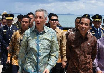 Jokowi dan Lee Hsien Loong Saksikan Joint Fly-Past di Marina Bay Cruise Center
