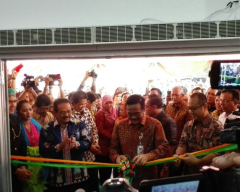Djarot Resmikan Pusat Perkulakan di Pasar Induk Kramat Jati