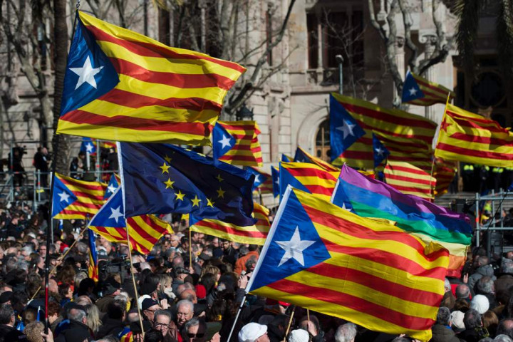 Hambat Referendum Kemerdekaan Catalan, Spanyol Tebar Ancaman Hukum