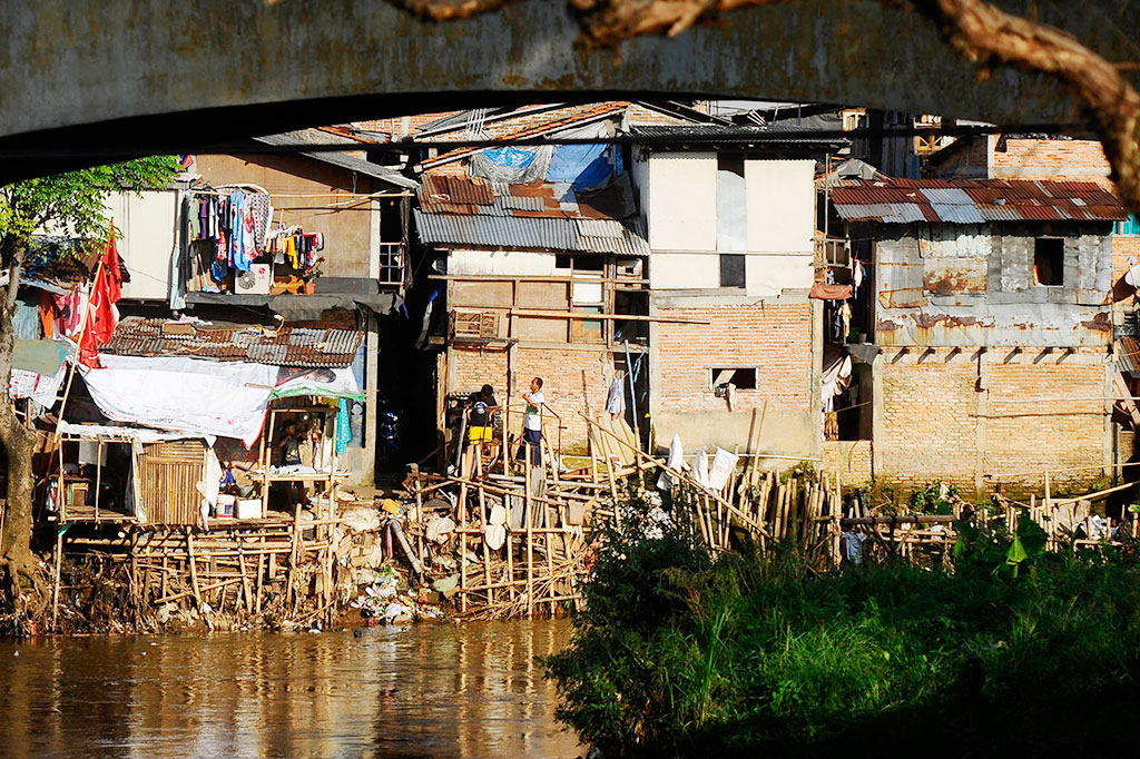Kawasan kumuh di Bantaran Kali Ciliwung, Kawasan Manggarai, Jakarta. ANTARA/Wahyu Putro A