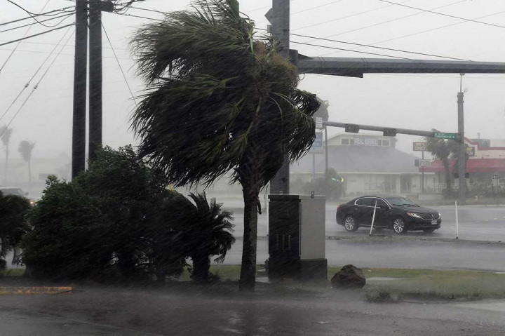 Badai Irma Kini Bergerak ke Florida