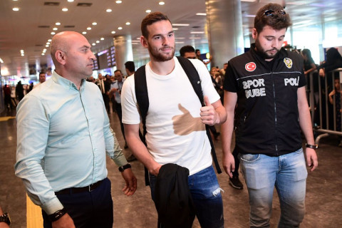 Fenerbahce Resmi Datangkan Striker Tottenham