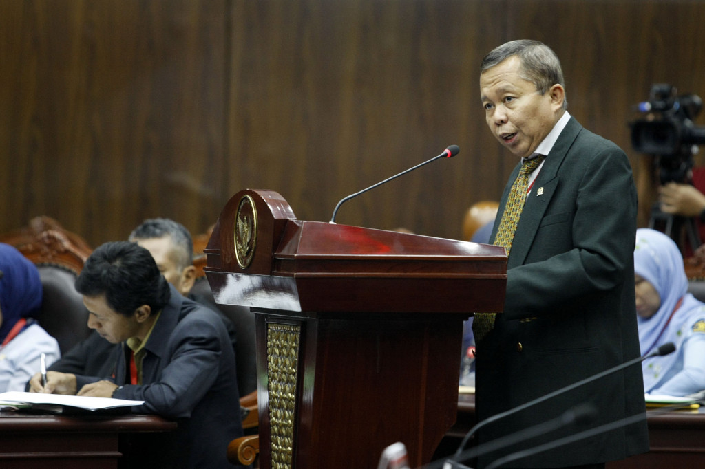 Politikus PPP Arsul Sani, kuasa hukum DPR, menyampaikan tanggapan pada sidang perkara uji materi pasal di UU MD3 mengenai hak angket terhadap KPK di Mahkamah Konstitusi (MK), Jakarta. Foto: MI/Panca Syurkani.
