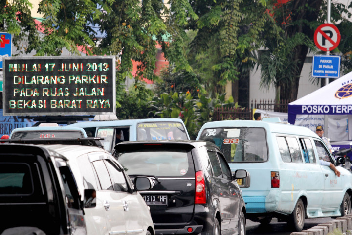 Kemacetan di Bekasi Meluas Dampak Maraknya Hajatan Pernikahan