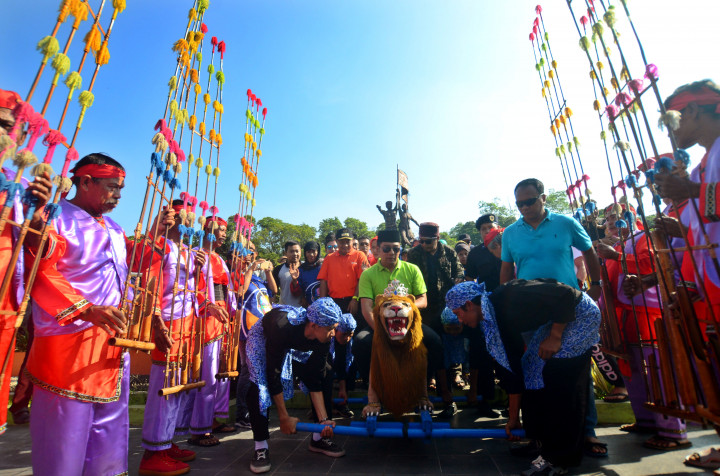 Pilkada Jabar 2018, Rebutan Pengaruh di Gerbang Harapan