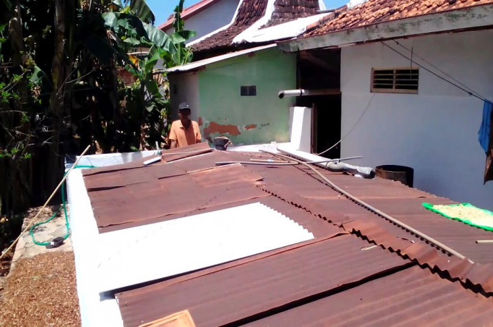 Persediaan Air Warga Tanah Merah Sumenep Menipis