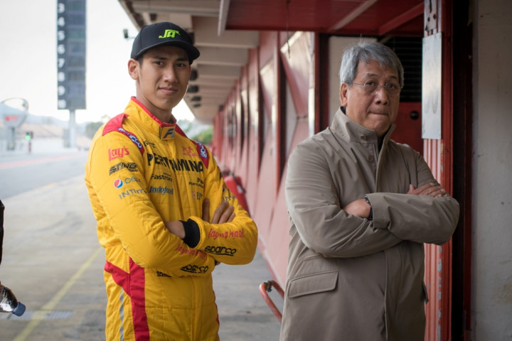 Tampil di FP1 Singapura, Sean Dapat Dukungan Khusus