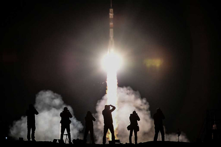 Soyuz Bawa Tiga Astronot ke Luar Angkasa