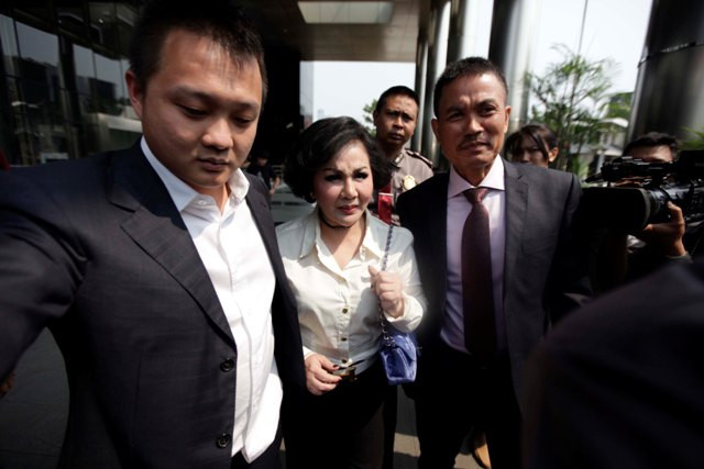 Artalyta Dikawal Ketat Usai Diperiksa di KPK