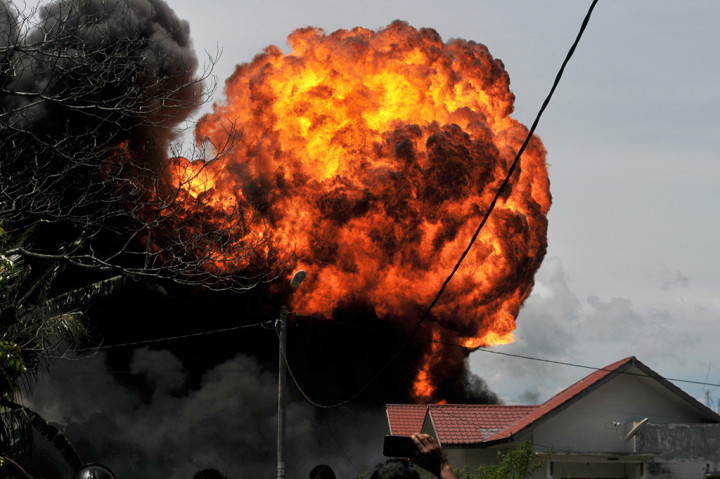 Gudang Penyimpanan Minyak di Aceh Terbakar