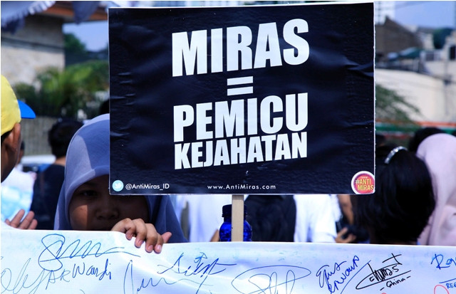 Ribuan Botol Minuman Beralkohol dan Narkoba Dimusnahkan