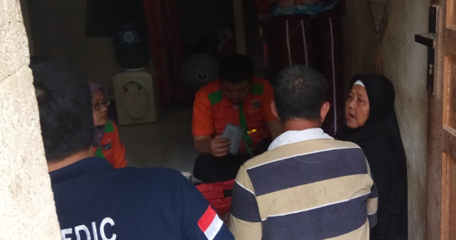 Nenek Juju Kaget Rumahnya Kena Imbas Penertiban Bangunan Liar