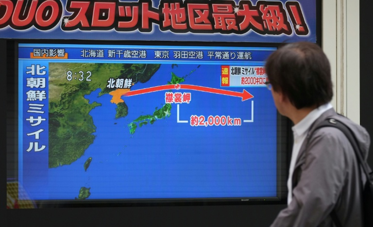 A pedestrian in Tokyo looks at a TV screen displaying a map showing the route of a North Korean missile over Japan. (Photo:AFP/Kazuhiro Nogi)