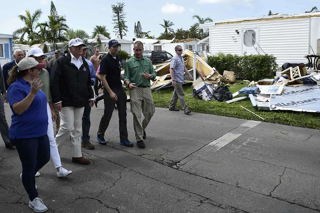 Trump Kunjungi Korban Badai Irma di Florida
