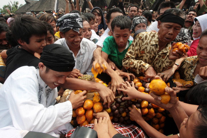 Menangkal yang Radikal dengan Kearifan Lokal