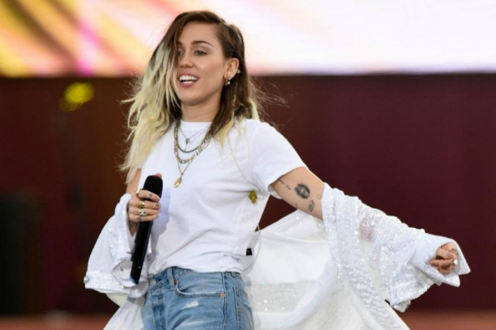 Miley Cyrus Ungkap Kebiasaan Aneh Akibat Insomnia