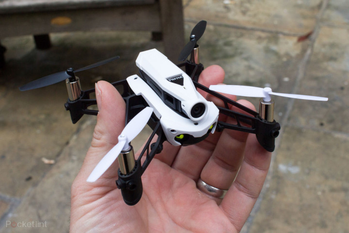 Parrot Mambo FPV, Drone Mungil untuk Adu Balap