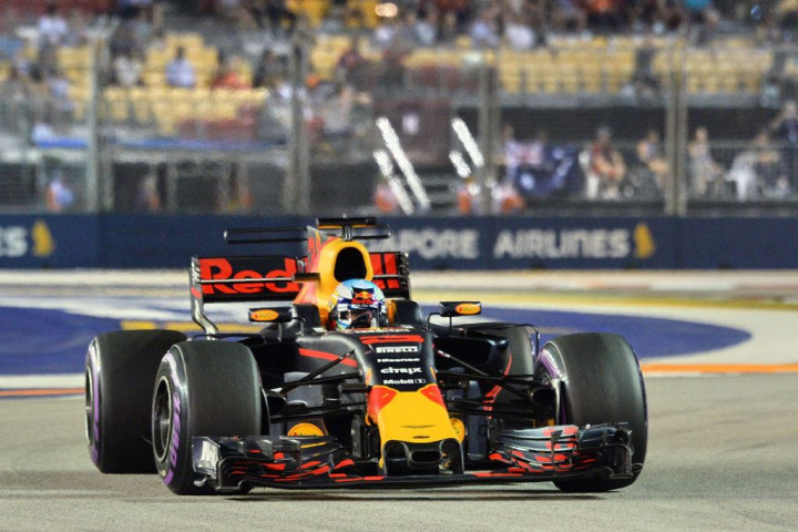 <i>Start</i> di Posisi Ketiga, Ricciardo Santai
