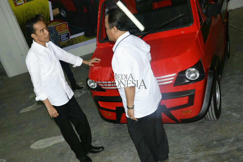 Tinjau Kendaraan Desa Mahesa, Jokowi Ingatkan soal Esemka