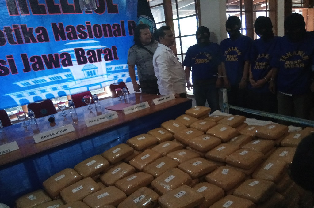 Gelar perkara kasus penyelundupan ratusan kilogram ganja asal Aceh di BNN Jabar, MTVN - Octavianus
