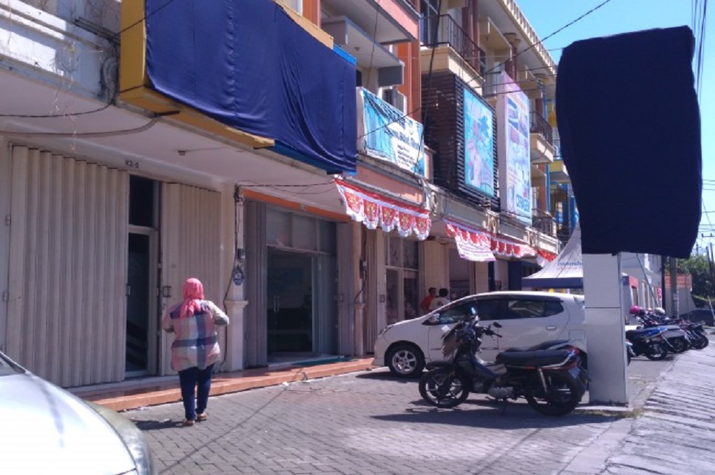 Kantor First Travel di Perumahan Pondok Mutiara, Jati, Sidoarjo, MTVN - Hadi
