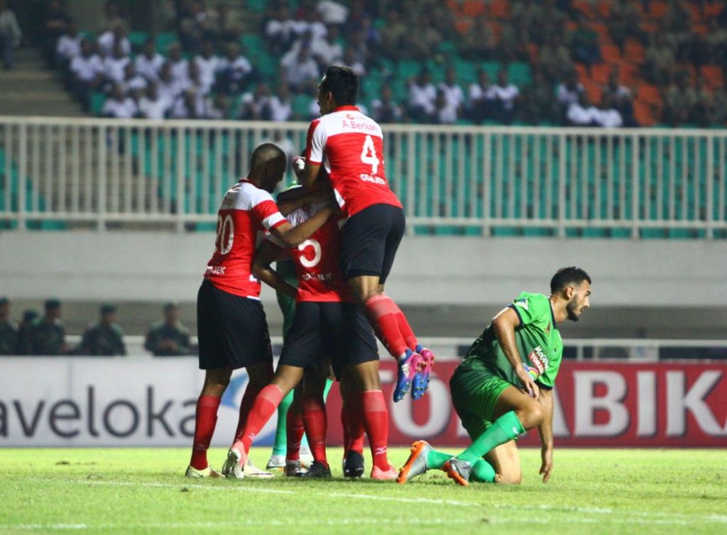 Selebrasi pemain MU usai mencetak gol ke gawang PS TNI (Istimewa)