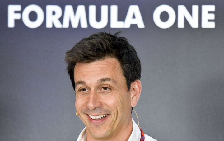 Bos Mercedes Enggan Sesumbar Soal Peluang Juara Hamilton