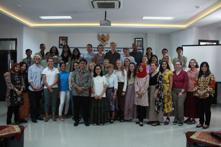 Puluhan Mahasiswa Amerika Belajar Sejarah Agama Indonesia di UGM