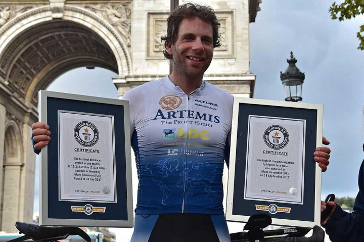 Pria Ini Pecahkan Rekor Keliling Dunia dengan Sepeda