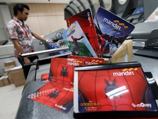 Dasar BI Mewacanakan Aturan Biaya Tambahan Isi Ulang <i>e-Money</i> Dipertanyakan