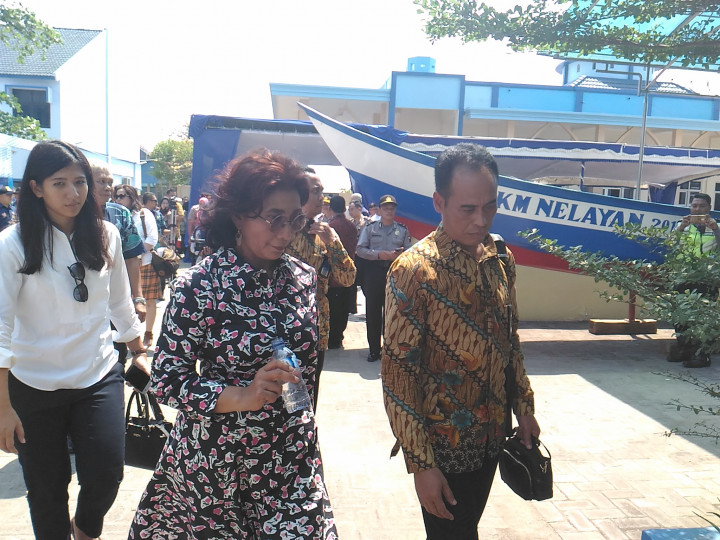 Menteri Susi Memusnahkan 2 Ribu Cantrang Nelayan Jateng