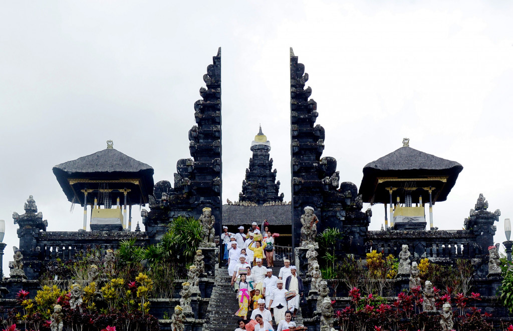 Warga Lereng Gunung Agung Mulai Mengungsi Medcom Id