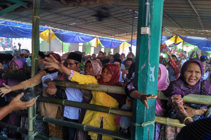 10.000 Bungkus `Nasi Suro` Jadi Rebutan Warga Kendal