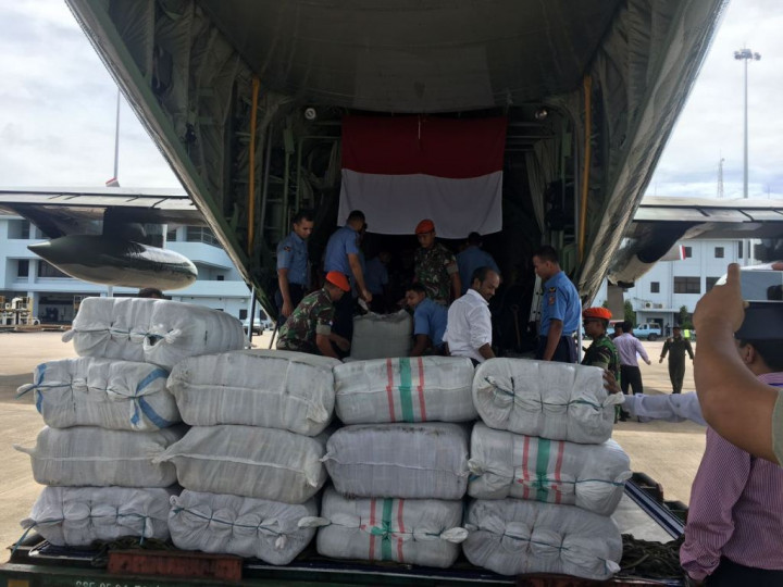 8 Truk Myanmar Angkut Bantuan Indonesia ke Rakhine