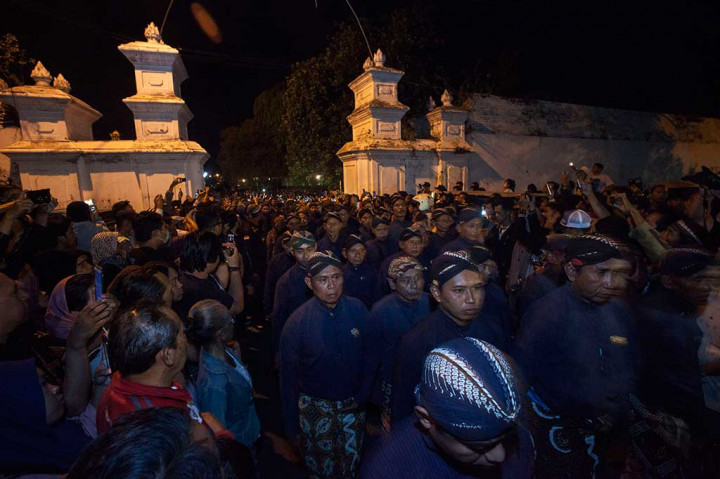 Ritual Tapa Bisu Mubeng Beteng Keraton Yogyakarta