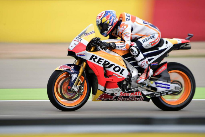 Salip Marquez dan Lorenzo, Dani Pedrosa Tercepat di FP2
