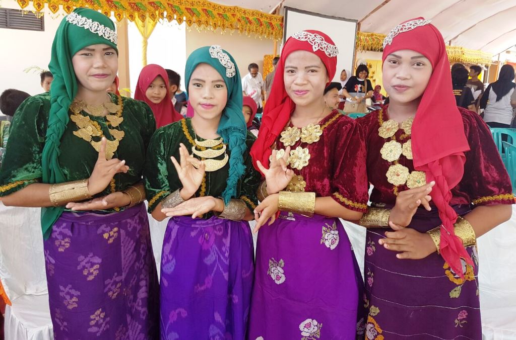 Empat siswi tuna rungu membawakan Tari Kakavu di ajang Pekan Budaya Indonesia III (Foto:Metrotvnews.com/Anindya Legia Putri)