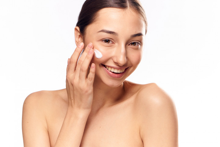 Manfaat Tak Terduga Menggunakan Krim di Malam Hari Bagi Kecantikan Kulit